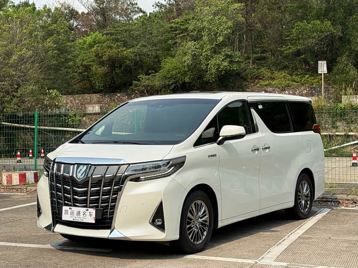 Toyota Alphard, 2022 — фото 2 из 9