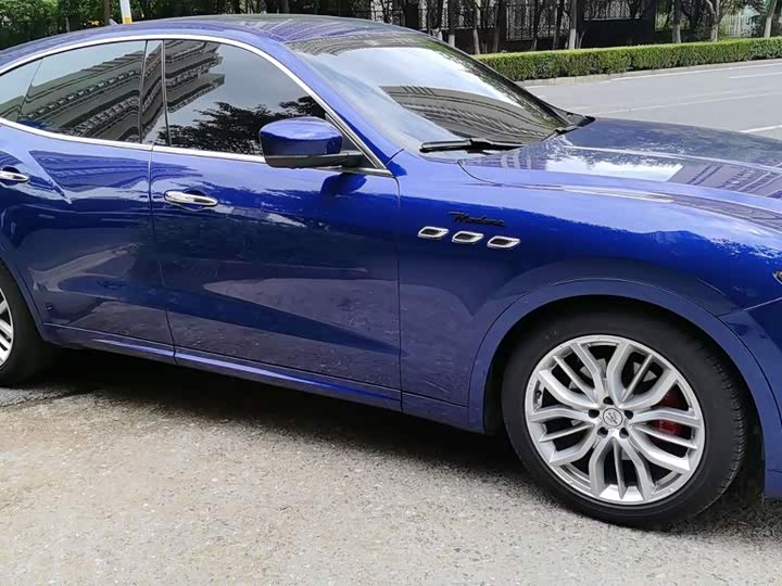 Maserati Levante, 2023 — фото 2 из 7