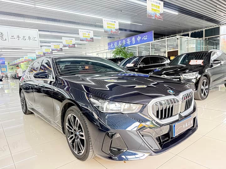 BMW 5 Series, 2025 — фото 3 из 9