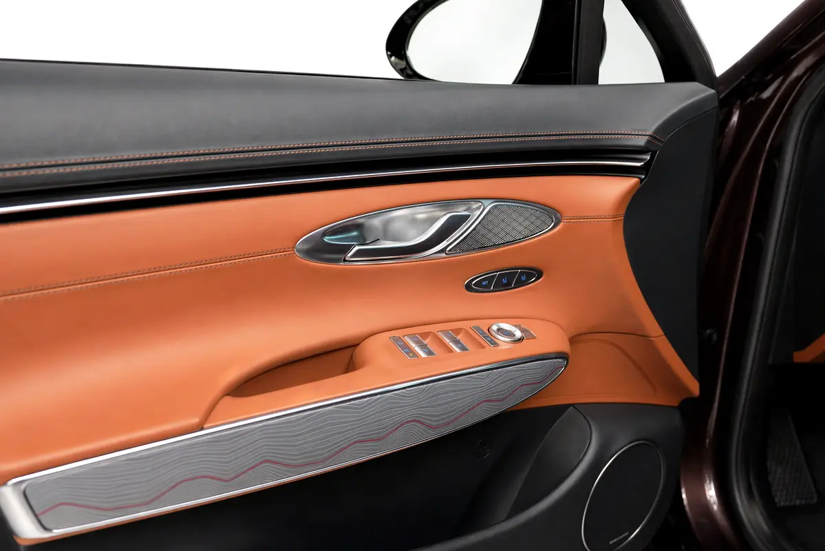 Genesis GV70, 2023 — фото 8 из 10