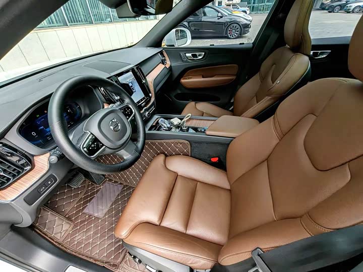 Volvo XC60 Hybrid, 2023 — фото 4 из 9