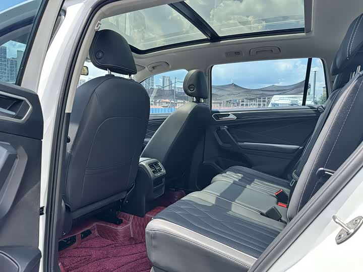 Volkswagen Tiguan L Pro, 2023 — фото 6 из 9