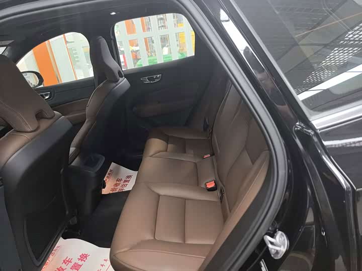 Volvo XC60, 2025 — фото 6 из 9