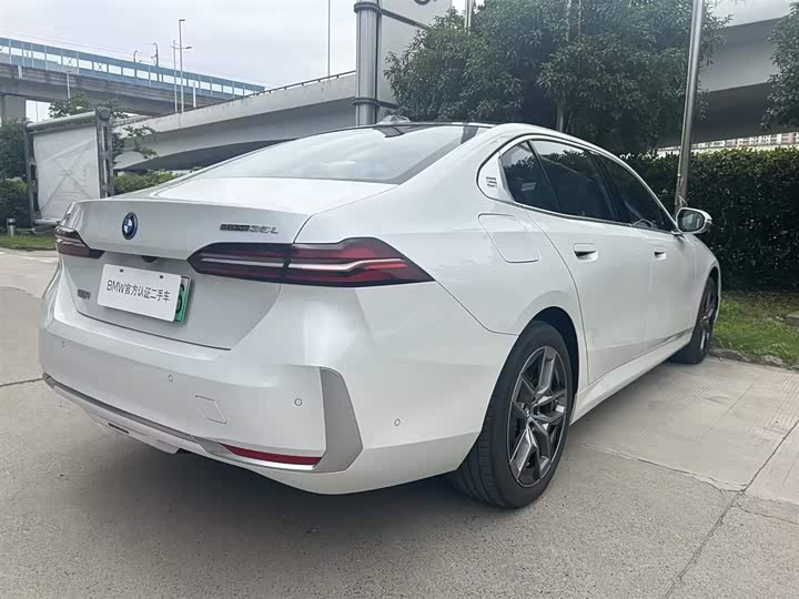 BMW i5, 2025 — фото 4 из 9