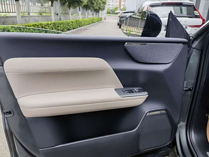 Volvo XC70 Hybrid, 2025 — фото 6 из 9