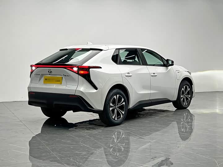 Toyota bZ4X Platinum, 2026 — фото 6 из 9