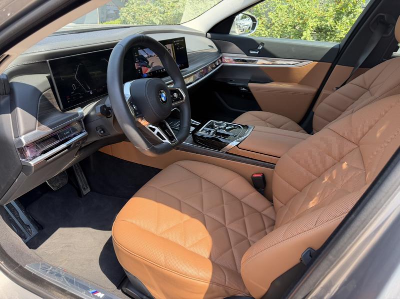 BMW 7 Series, 2025 — фото 8 из 10