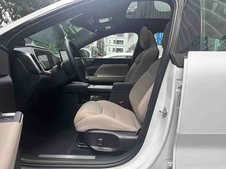 Volvo XC70 Hybrid, 2025 — фото 5 из 9