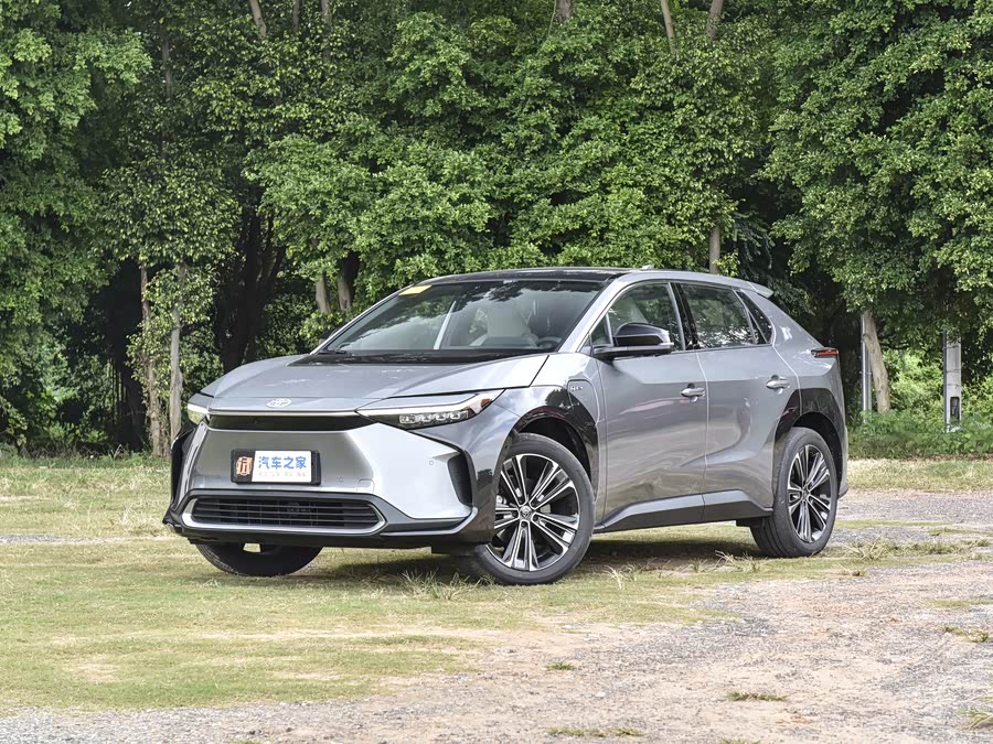Toyota bZ4X Platinum, 2026 — купить в Москве под ключ