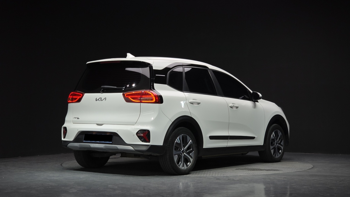 Kia Niro, 2023 — фото 2 из 12