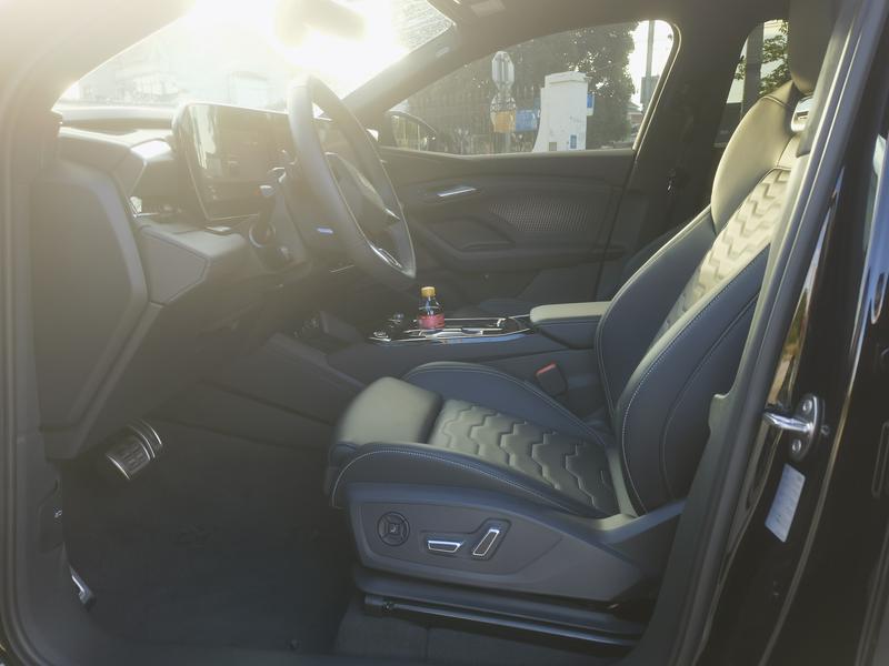 Audi Q6L e-tron Sportback, 2025 — фото 8 из 11