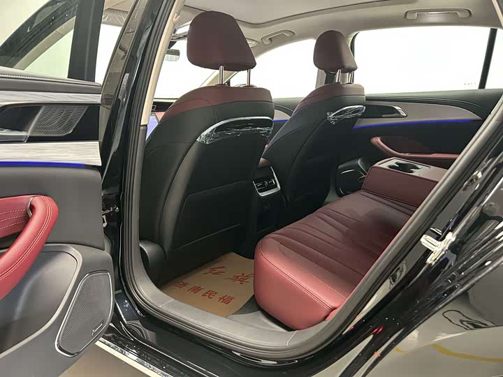 Hongqi H5 Hybrid, 2025 — фото 5 из 9