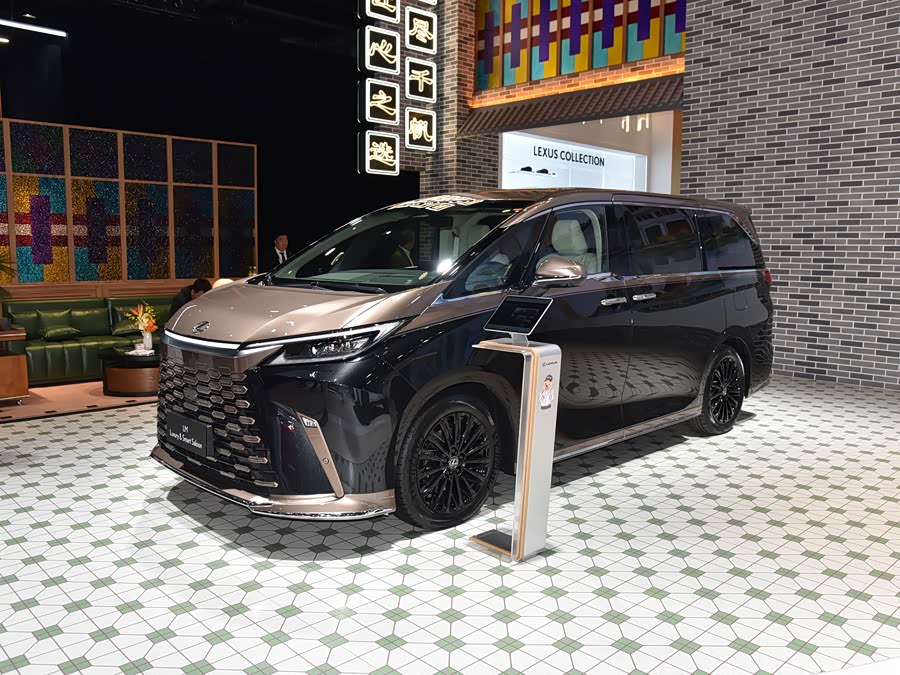 Lexus LM, 2026 — купить в Москве под ключ