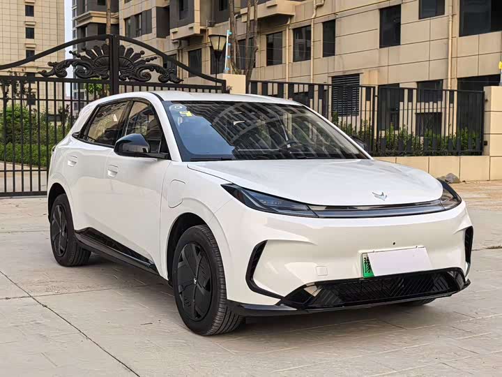 BAIC Arcfox T1, 2025 — фото 3 из 9