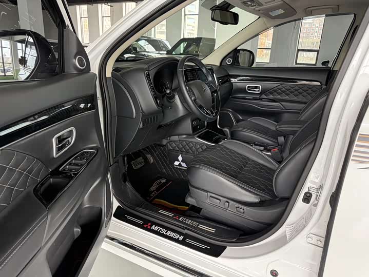 Mitsubishi Outlander, 2021 — фото 8 из 9