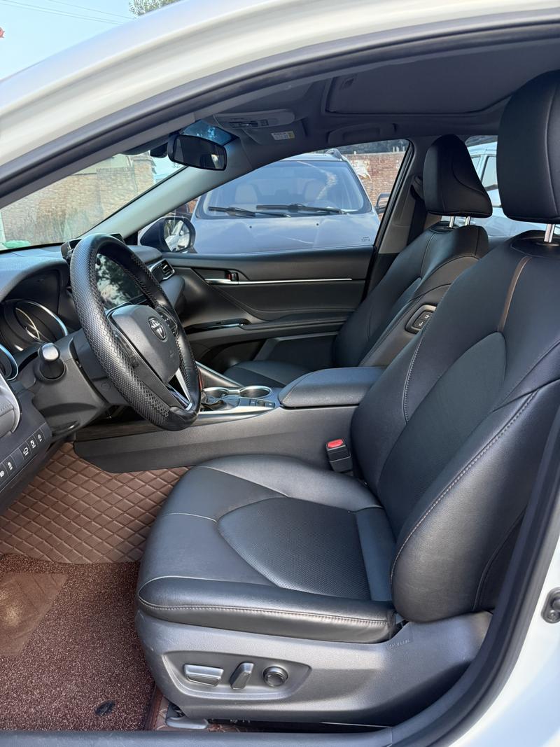 Toyota Camry, 2022 — фото 8 из 10