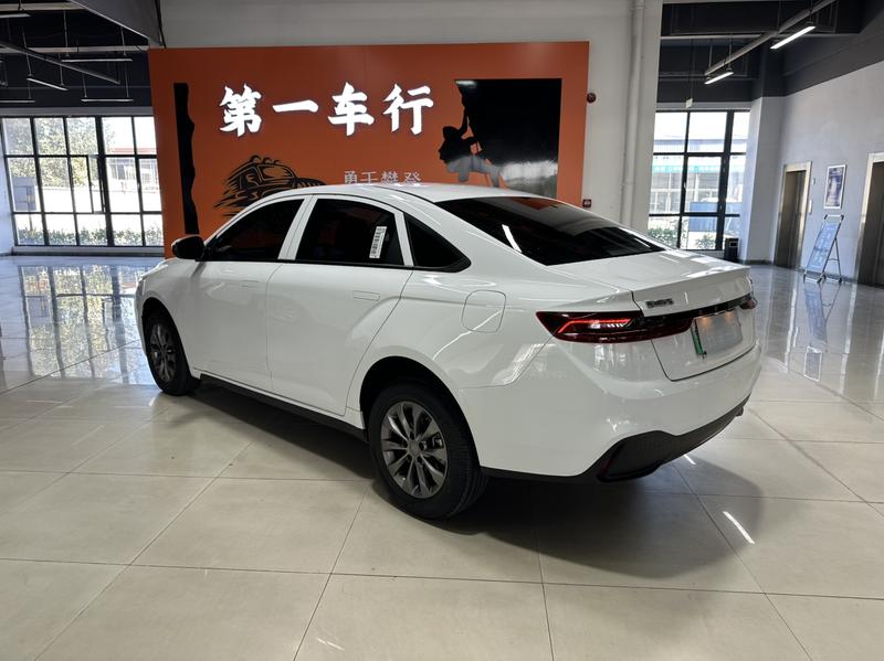 Geely Geometry A, 2023 — фото 3 из 10