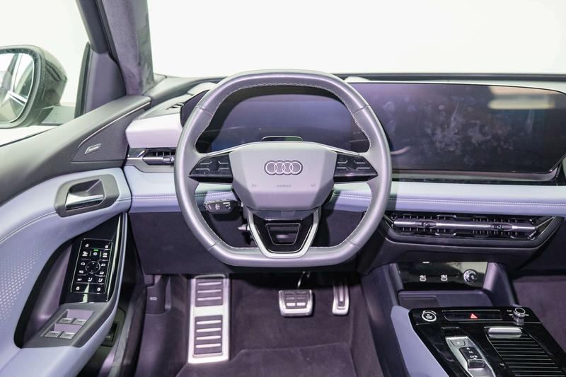 Audi Q6L e-tron, 2025 — фото 8 из 12