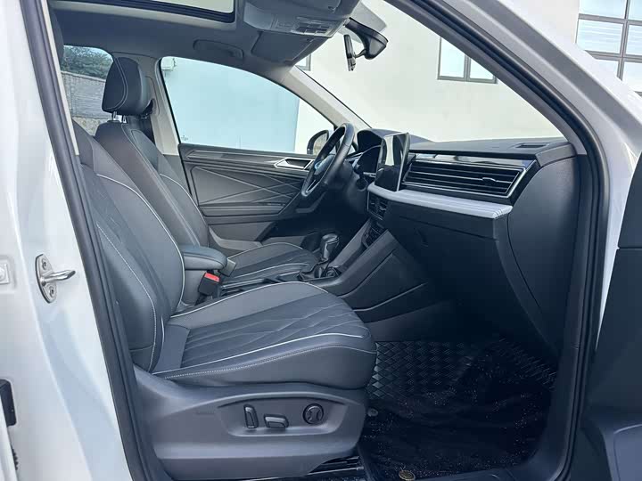 Volkswagen Tiguan L Pro, 2023 — фото 8 из 9