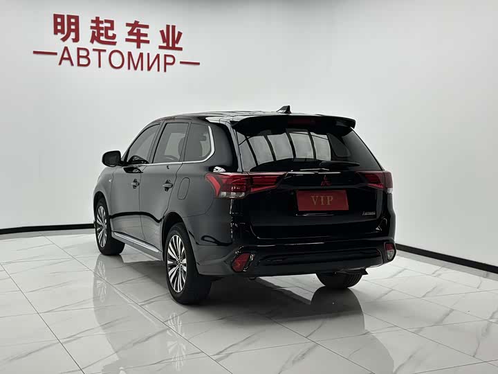 Mitsubishi Outlander, 2022 — фото 8 из 9