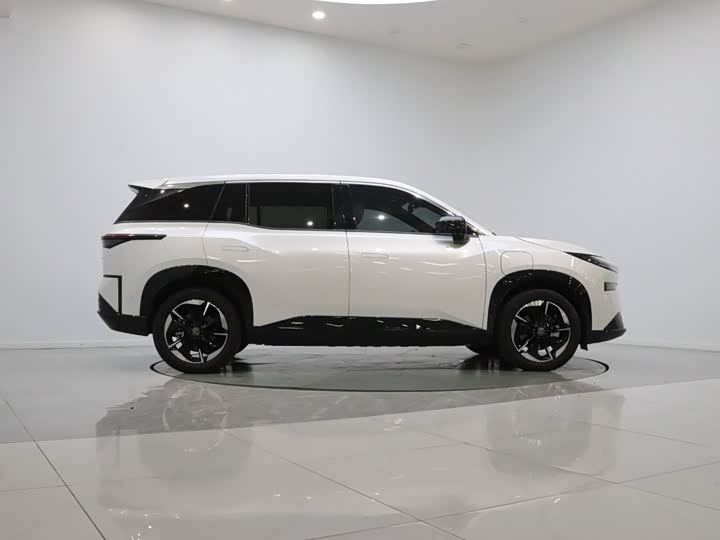 Toyota bZ3X, 2025 — фото 8 из 9