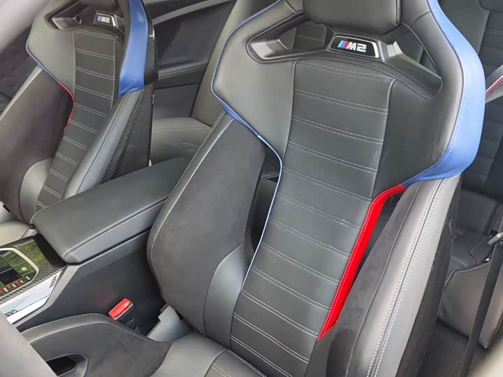BMW M2, 2025 — фото 8 из 9