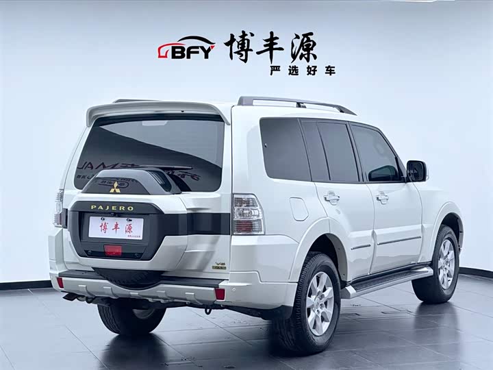 Mitsubishi Pajero, 2023 — фото 3 из 9