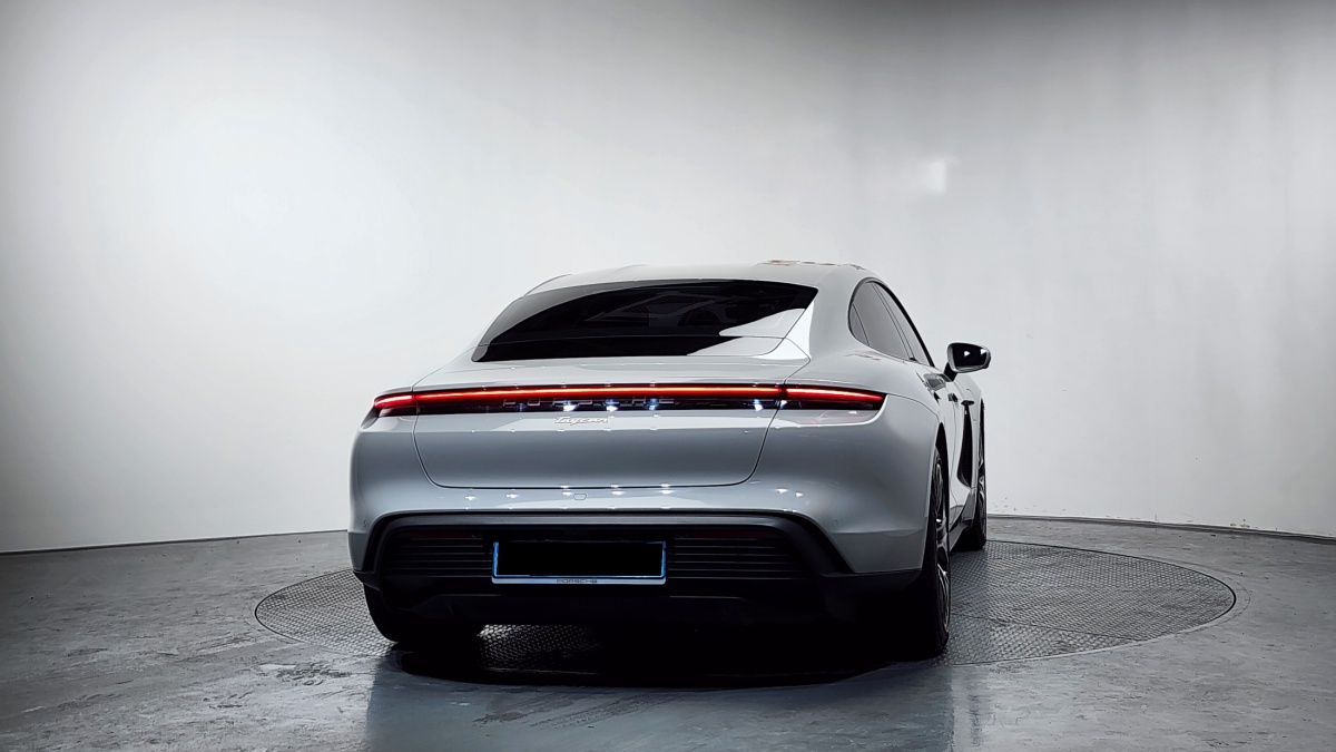 Porsche Taycan, 2022 — фото 4 из 12