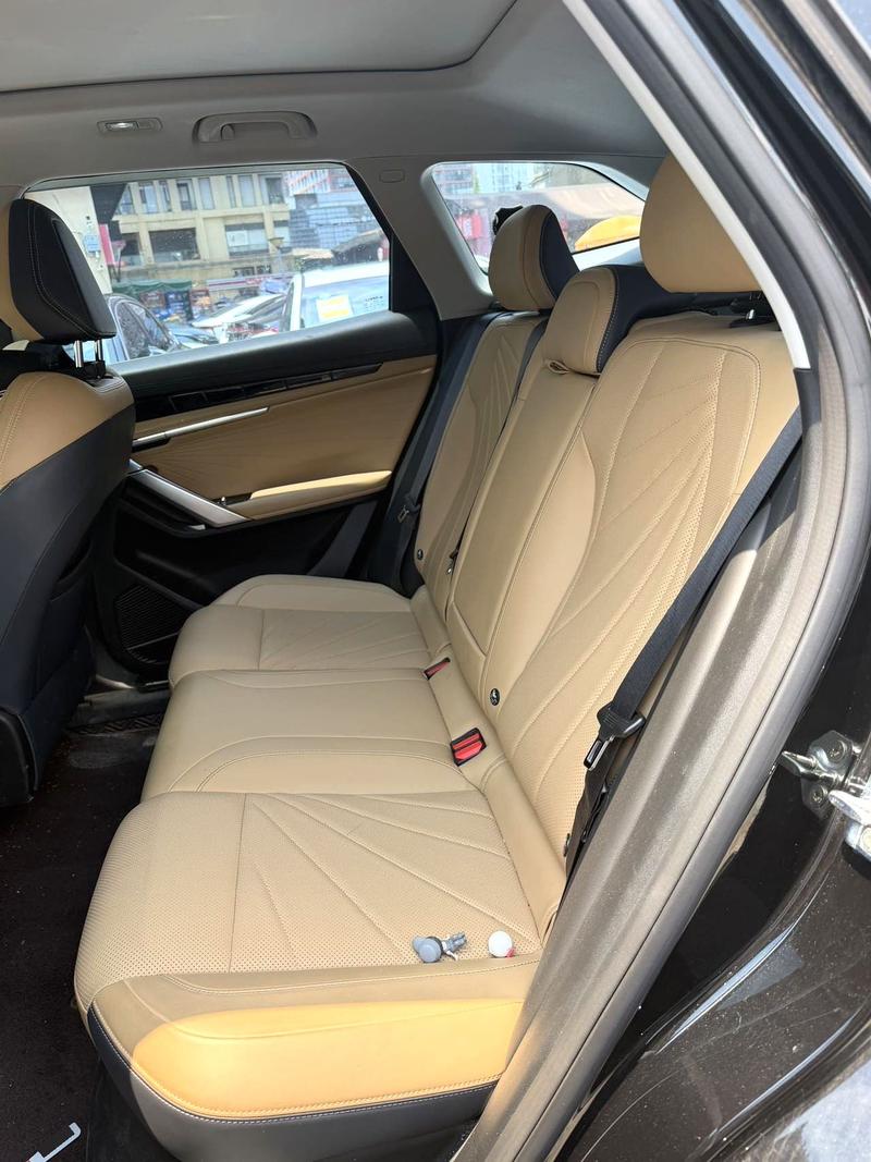 Geely Atlas L, 2023 — фото 9 из 10