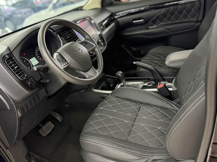 Mitsubishi Outlander, 2021 — фото 4 из 9