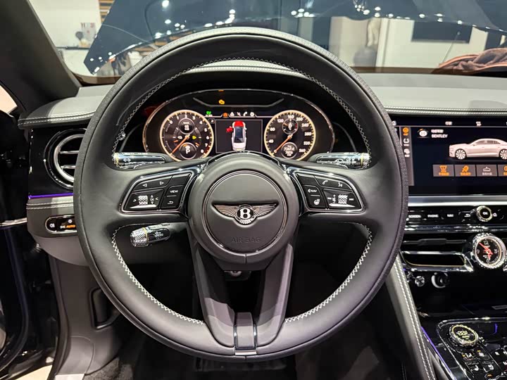 Bentley Flying Spur Hybrid, 2023 — фото 6 из 9