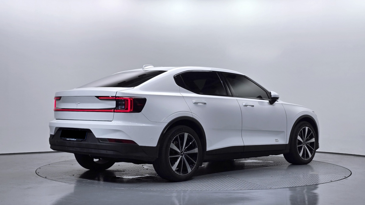 Polestar 2, 2022 — фото 2 из 12