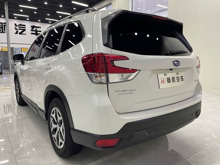 Subaru Forester, 2023 — фото 6 из 9