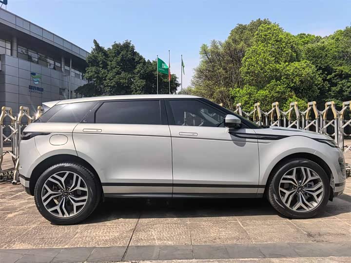 Land Rover Range Rover Evoque L, 2023 — фото 4 из 9
