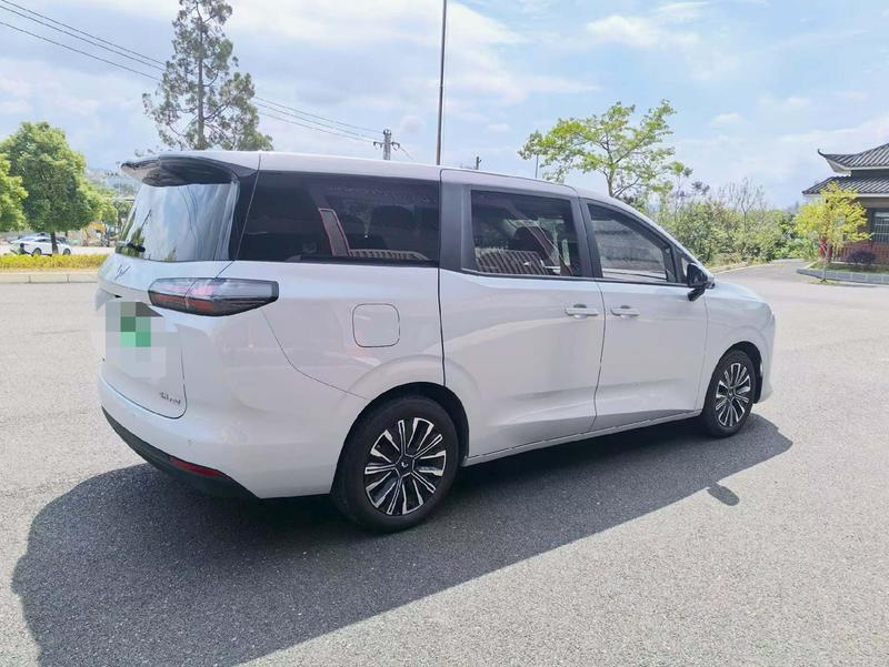 Wuling Starlight 730 Hybrid/EV, 2025 — фото 6 из 9