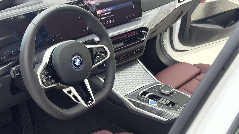 BMW i3, 2025 — фото 8 из 11
