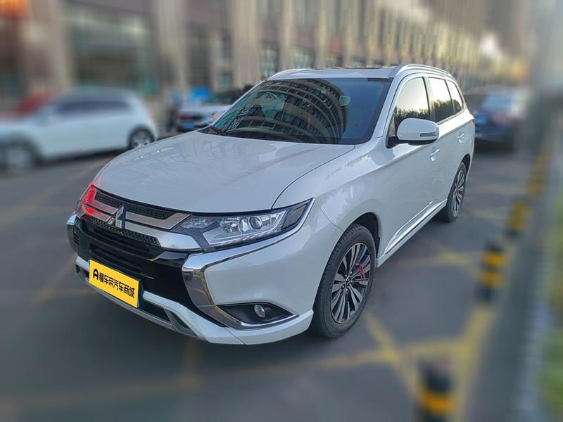 Mitsubishi Outlander, 2022 — купить в Курске под ключ