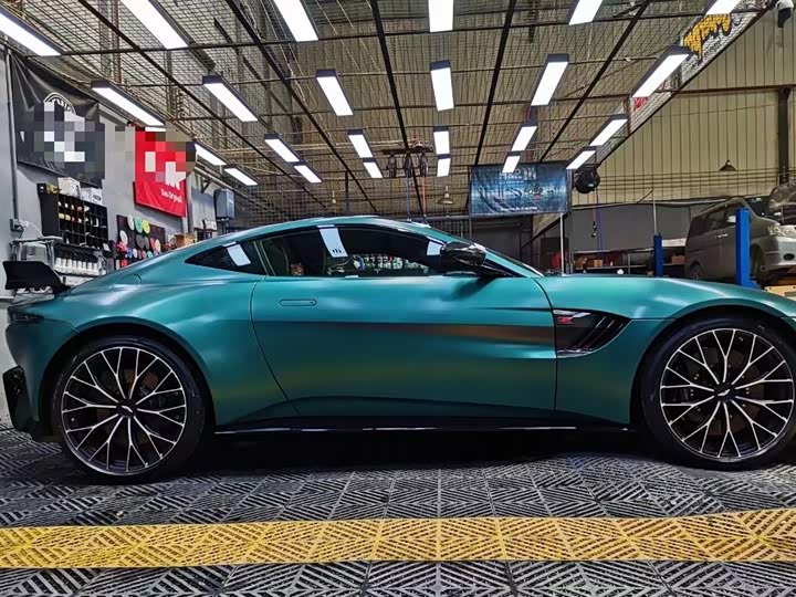 Aston Martin V8 Vantage, 2022 — фото 3 из 9