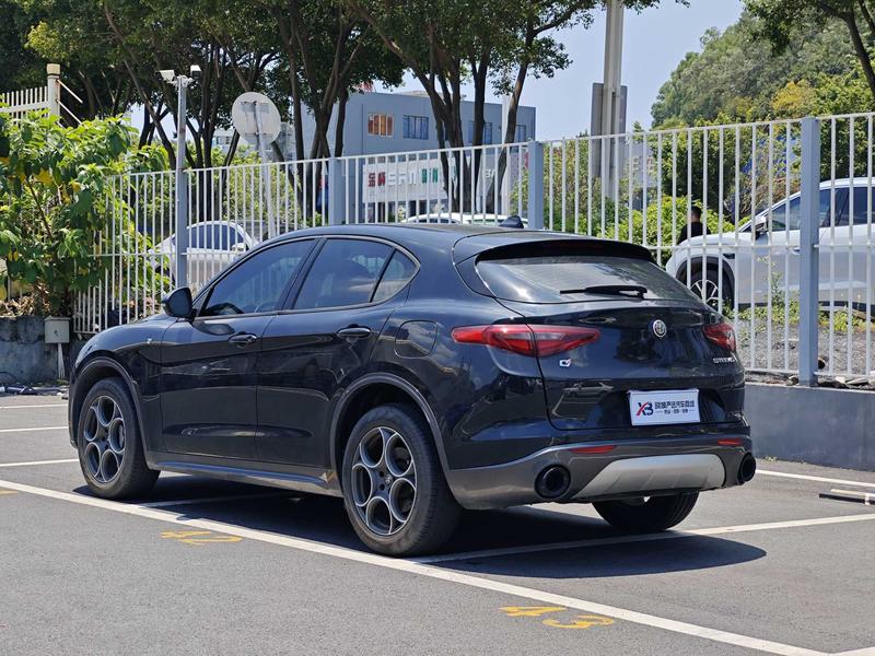 Alfa Romeo Stelvio, 2023 — фото 4 из 12