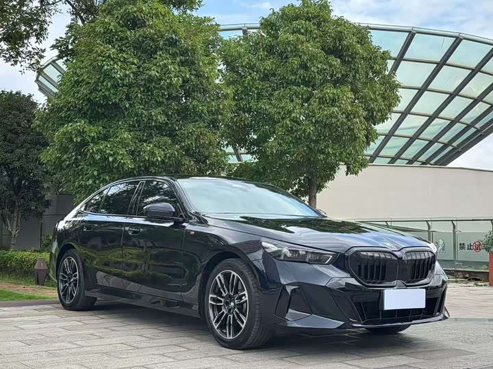 BMW 5 Series, 2025 — фото 3 из 9