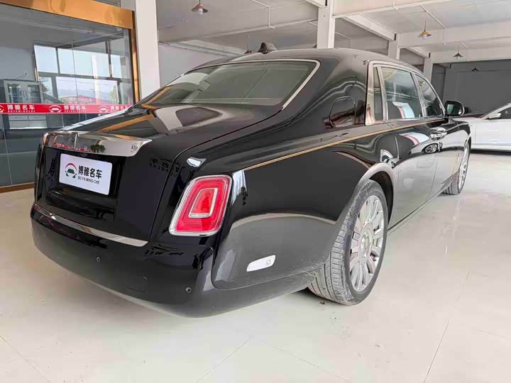 Rolls-Royce Phantom, 2022 — фото 6 из 9