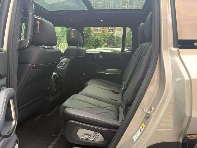 BYD FangChengBao Leopard 8, 2025 — фото 9 из 10