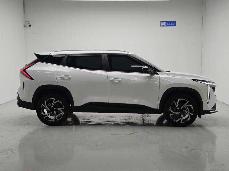 Geely Atlas, 2023 — фото 8 из 12