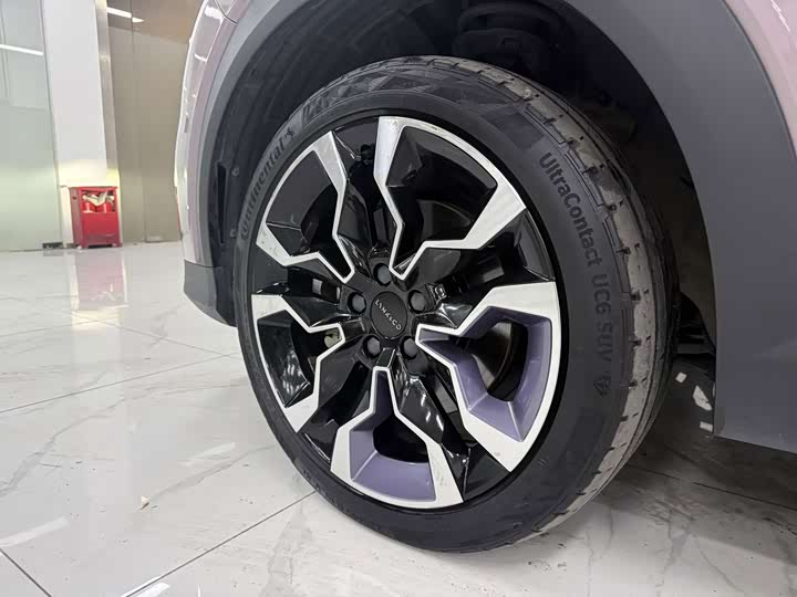 Lynk & Co 06 EM-P Hybrid, 2023 — фото 6 из 9