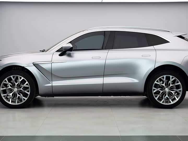 Aston Martin DBX, 2022 — фото 3 из 9