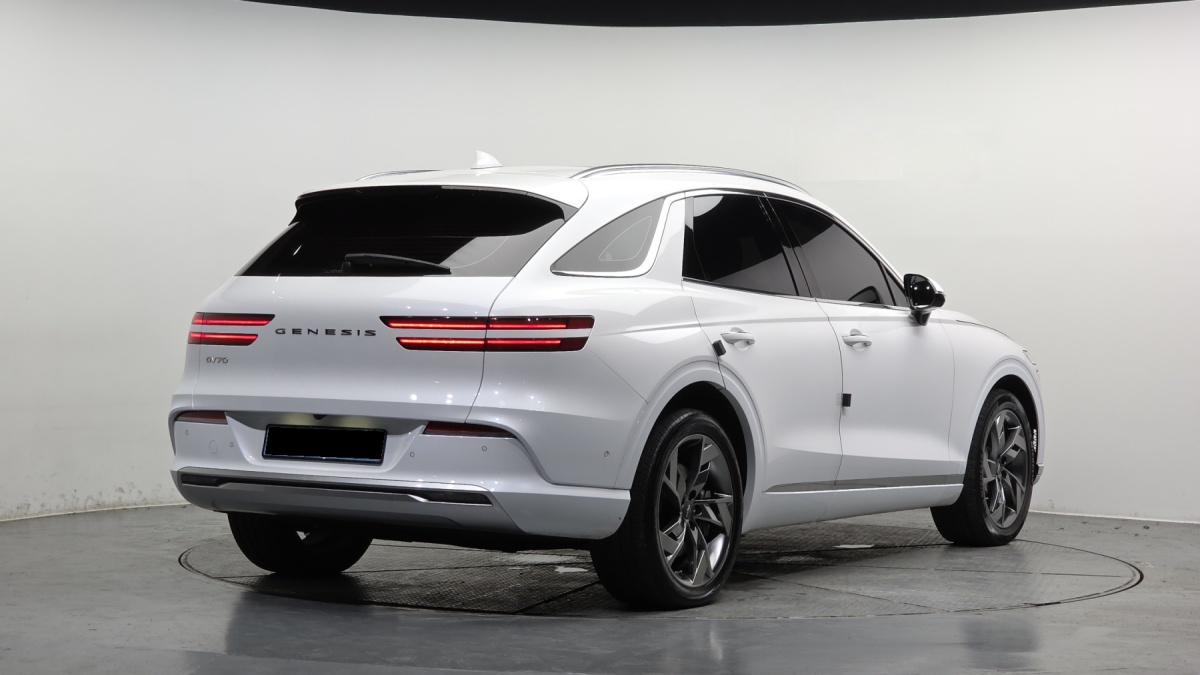 Genesis GV70, 2022 — фото 2 из 12