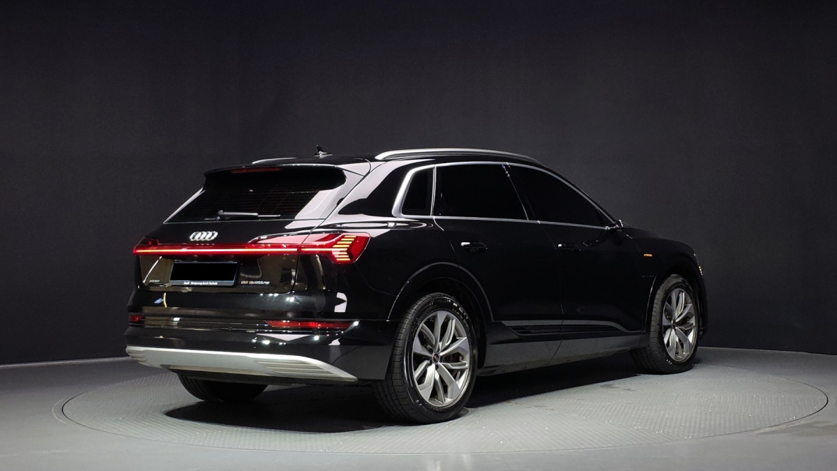 Audi e-tron, 2021 — фото 2 из 12