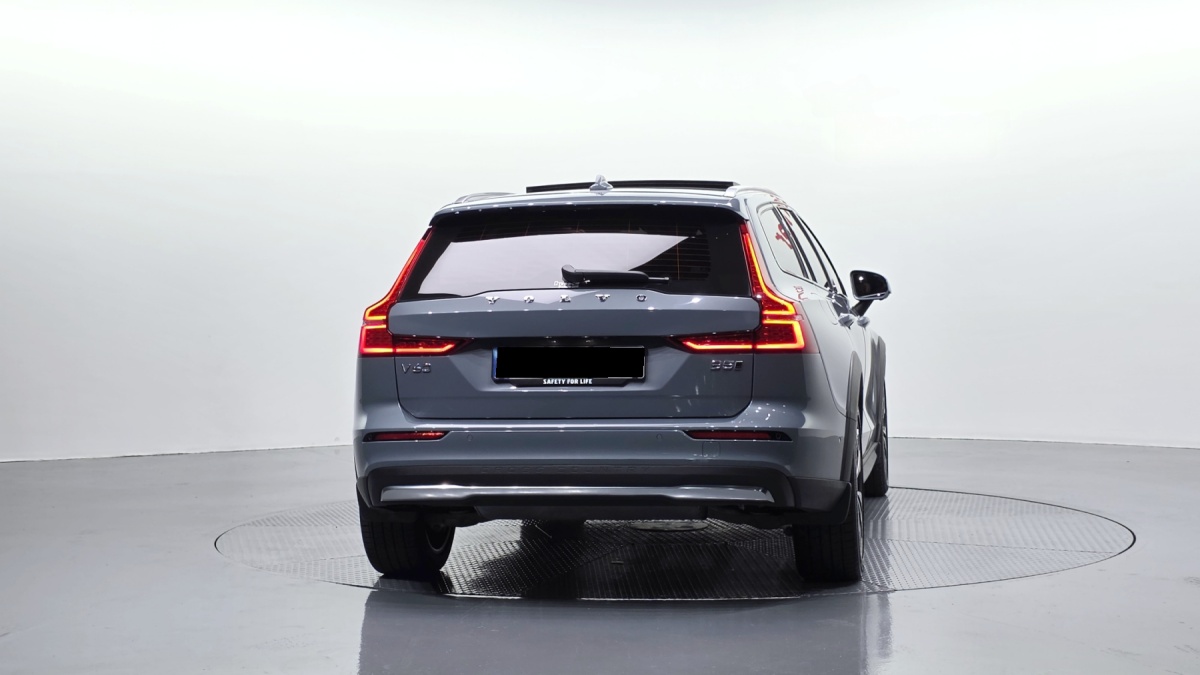 Volvo V60, 2022 — фото 4 из 12