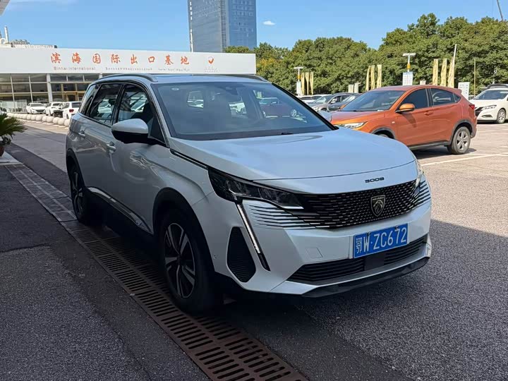 Peugeot 5008, 2022 — фото 2 из 9