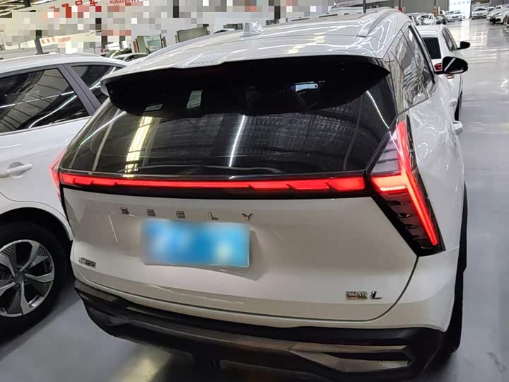 Geely Atlas L, 2022 — фото 6 из 9